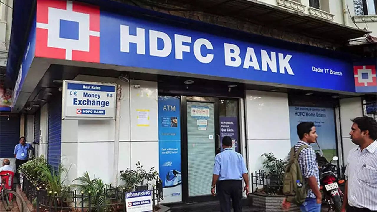 सेविंग अकाउंट और FD होल्डर्स के लिए बुरी खबर, HDFC ने फिर घटाया ब्याज HDFC FD Rates Cut